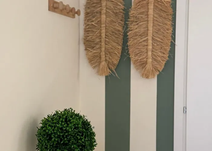 New With Balcony شقة *